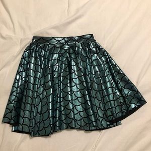 Blackmilk mermaid cheerleader skirt size m. VGC.